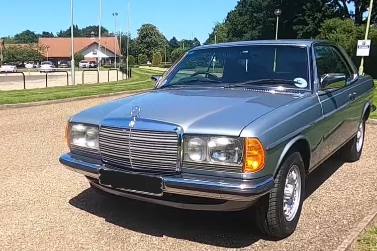 Mobil Klasik Mercedes Benz 280 Ce 1982 Tunggangan Puan Maharani