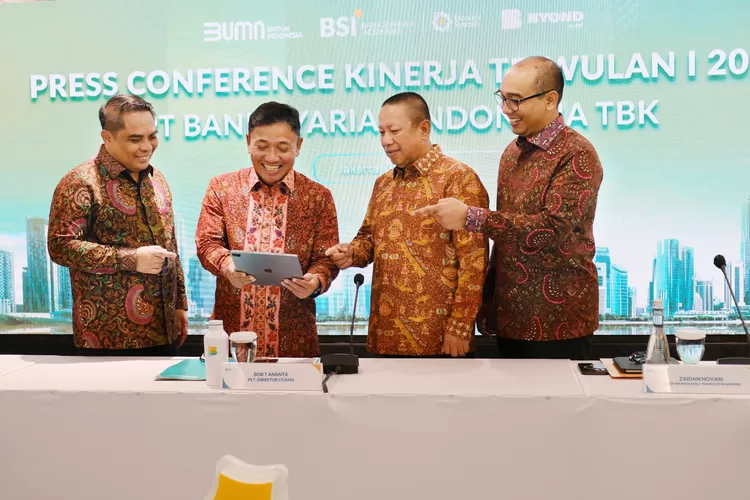 Transformasi layanan digital mendorong peningkatan berbasis fee (fee based income/FBI) PT Bank Syariah Indonesia Tbk. Peningkatan FBI pada Triwulan I 2025 mendorong peningkatan laba bersih Perseroan menjadi Rp1,88 Triliun, tumbuh 10% secara year on year (YoY).&nbsp;