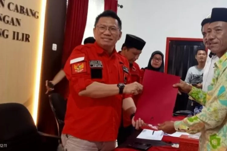 Mantan Pj Bupati OKI Djakfar Shodiq, Ambil Formulir Bacalon Bupati Di ...