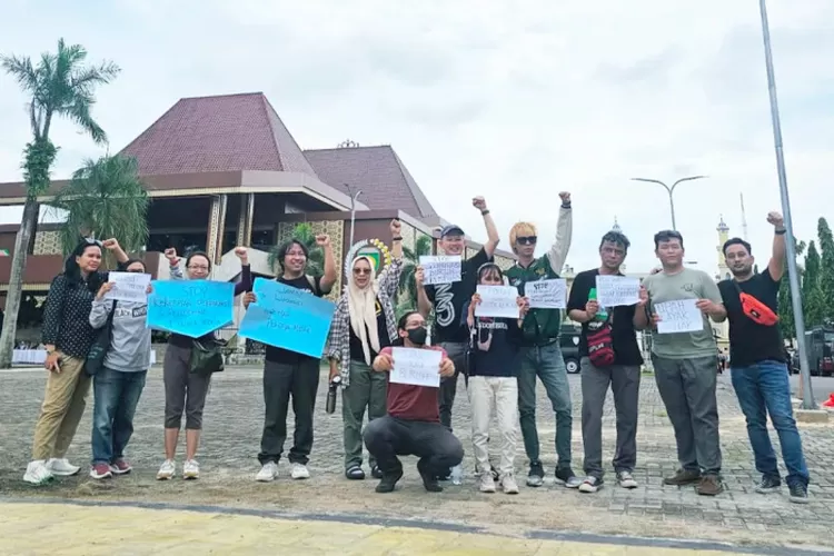 Hari Buruh Aji Indonesia Turut Layangkan Tuntutan Di Gedung Dprd