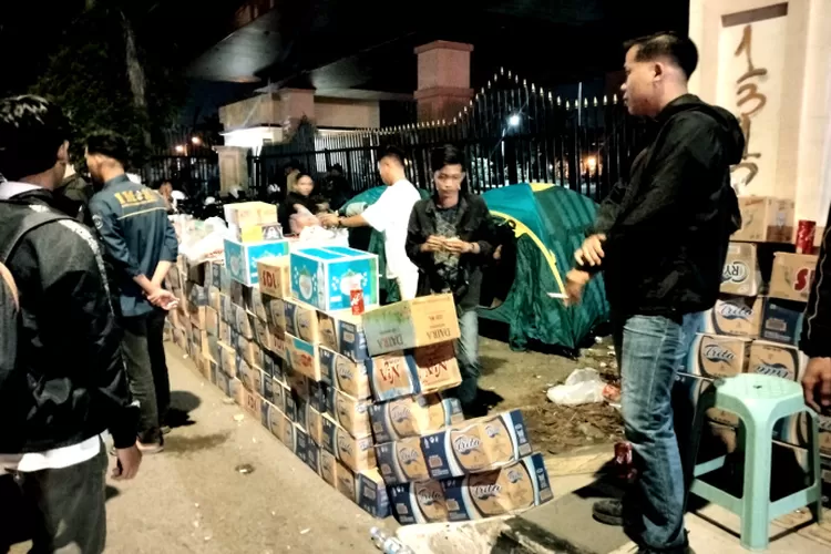 Logistik aksi 1 September 2025 di samping Gedung DPRD Sumsel terpantau (molem/infosumsel)