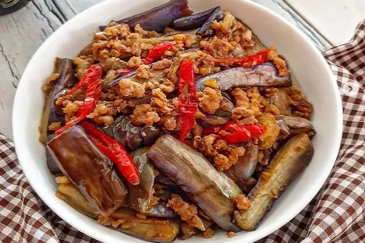Tumis terong daging cincang menu rumahan, rasa manis dan pedasnya nagih, simak resepnya di sini. (Instagram @yscooking)