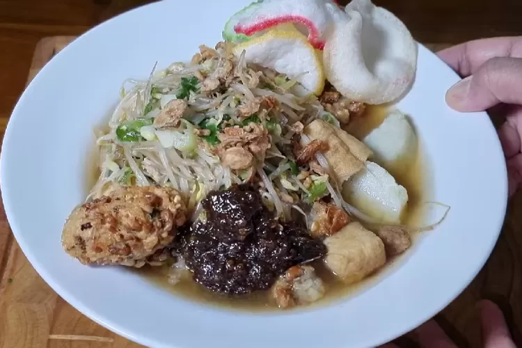 Kuliner Legendaris Khas Surabaya! Resep Lontong Balap Komplit Dengan ...