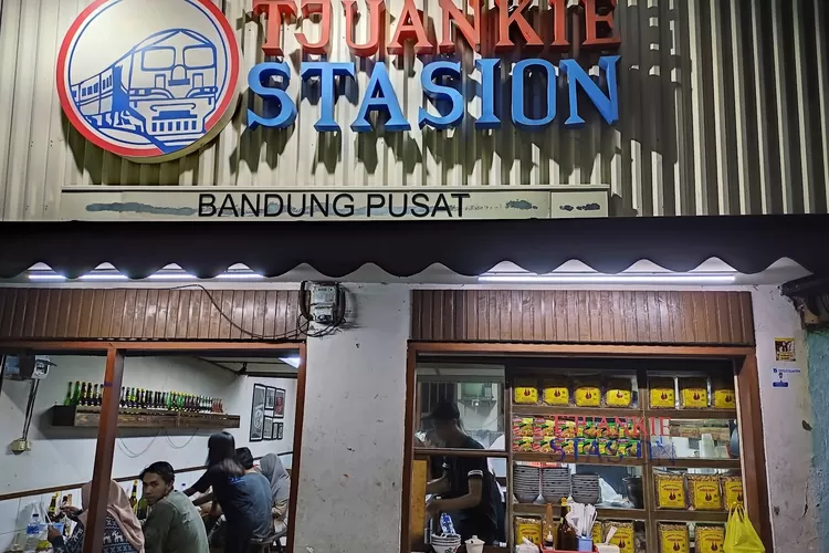 Top 5 Rekomendasi Tempat Makan Dekat Stasiun Bandung yang Sudah