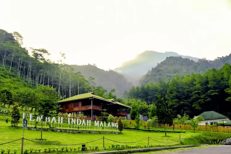 Berada Di Kaki Gunung Kawi, Intip Serunya Staycation Di Glamping Lembah ...