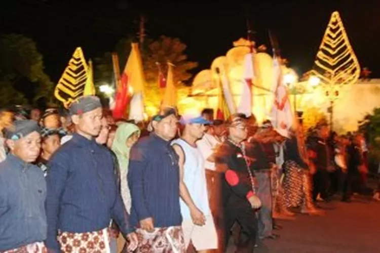 Menyingkap Makna Tradisi Topo Bisu Di Yogyakarta: Ritual Keheningan ...