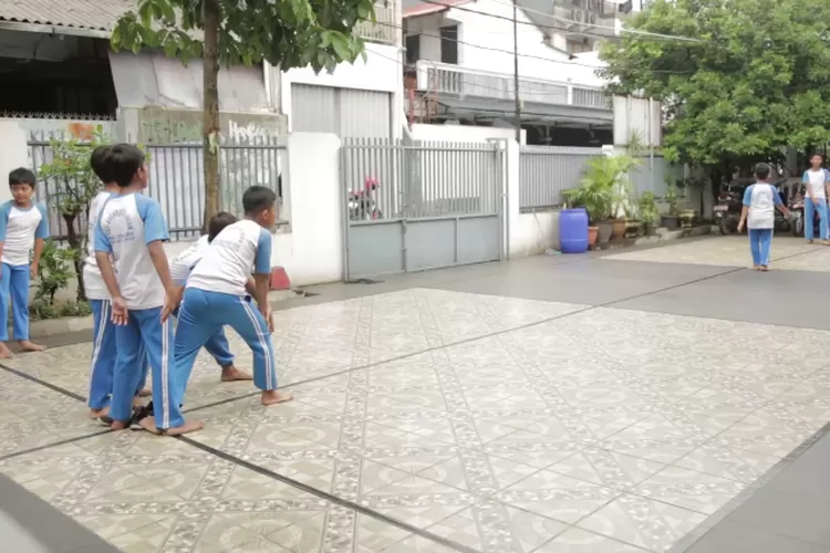 Menilik Bentengan, Permainan Tradisional Yang Melatih Kekompakan Dan ...