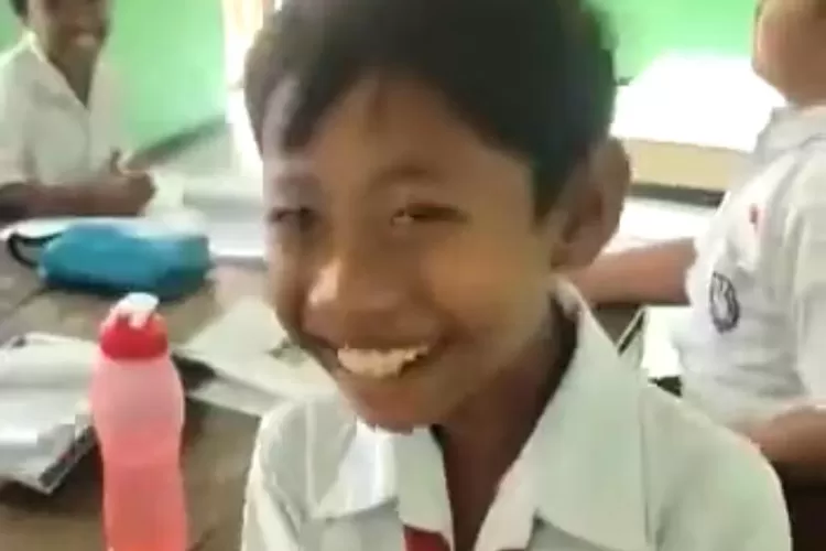 Viral Video Guru Yang Mengejek Murid Sd Karena Bawa Bekal Nasi Lauk Ulat Sagu Di Bojonegoro 8547