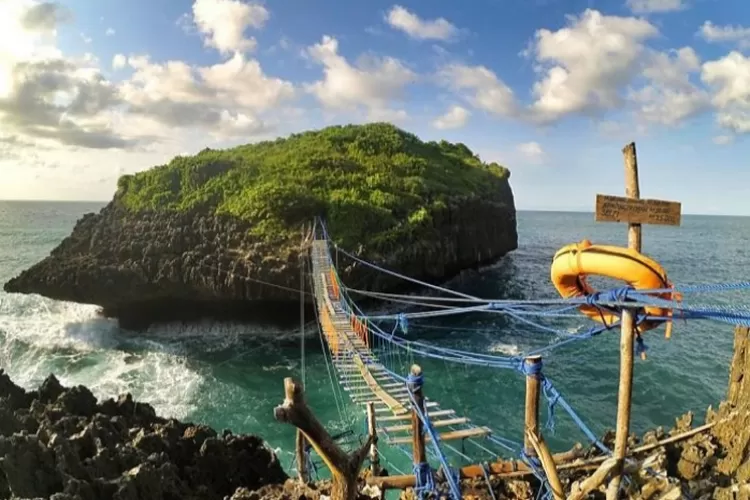 Jembatan Gantung Paling Ekstrem Sepanjang 30 Meter Di Jogja Ini Jadi Wisata Yang Paling Diburu 