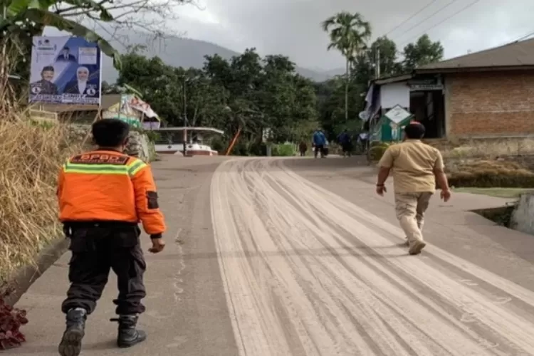 Waduh, Gunung Merapi Sumbar Meletus, Dari 47 Pendaki, 28 Orang Masih 