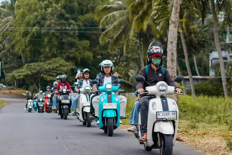 Yamaha mengajak para anak-anak muda untuk fun riding bersama motor Classy Yamaha di Kota Magelang. (dok Yamaha Jateng.)
