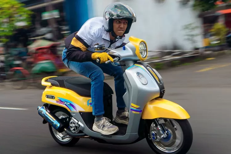   Hasil modifikasi Yamaha Fazzio Hybrid menjadi motor penuh aura balap klasik yang mengingatkan pada kejayaan Yamaha F1ZR Limited Edition Millenium tahun 1999.  (dok.)