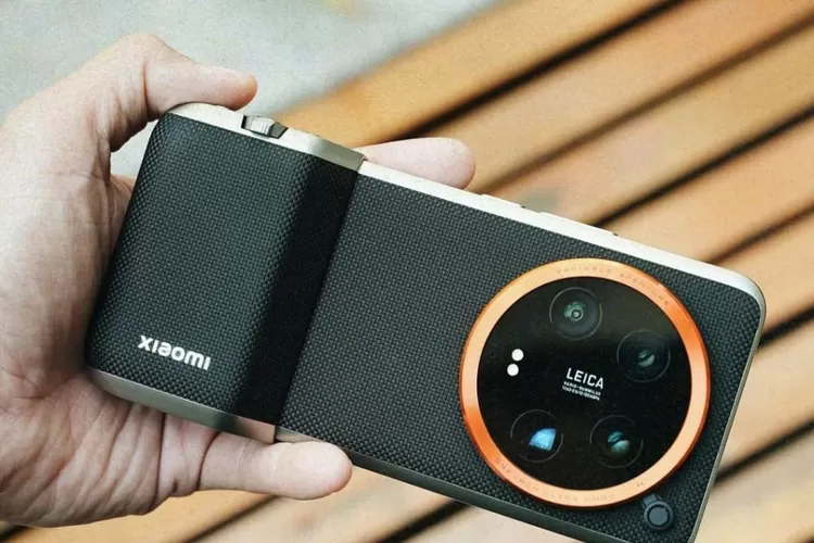 Smartphone Xiaomi 14 Ultra (tangkap layar) (thefaizzainal dan fuzzchannel)