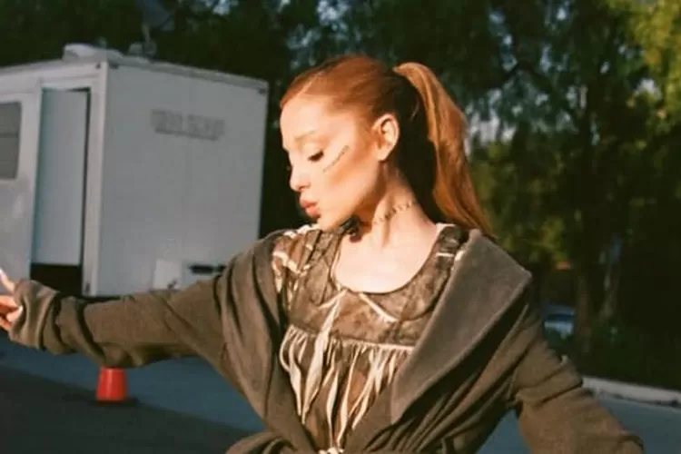 Ariana Grande (Ariana Grande)