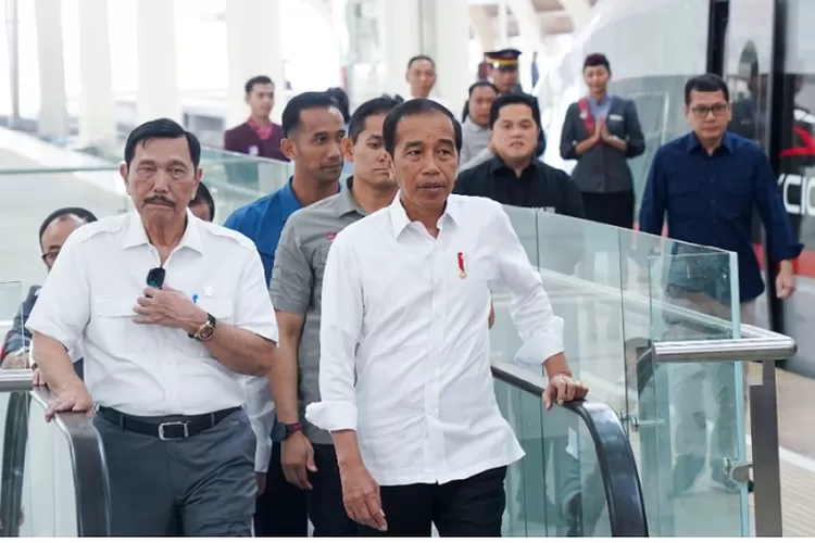 Presiden Jokowi Uji Coba Kereta Cepat Jakarta-Bandung - Bisnis Bandung