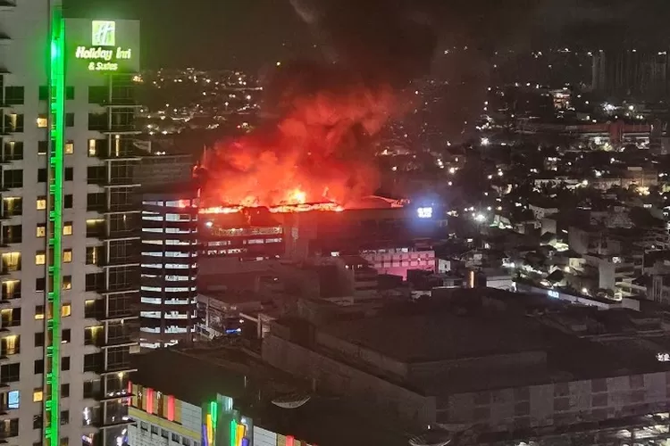 Kebakaran yang terjadi di Plaza Glodok.  (dok. istimewa)