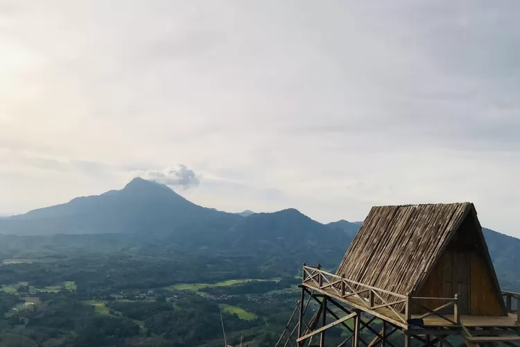 Tiga Tempat Wisata Alam Bukit Paling Terpopuler Di Kalimantan Barat ...