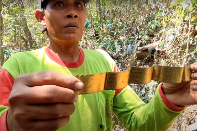 Viral! Warga Jombang Ini Temukan Situs Majapahit dan Jimat Usai