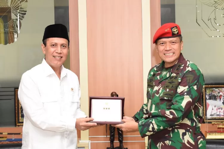 Jadi Kandidat Kuat Pengganti Ksad Agus Subiyanto Berikut Profil