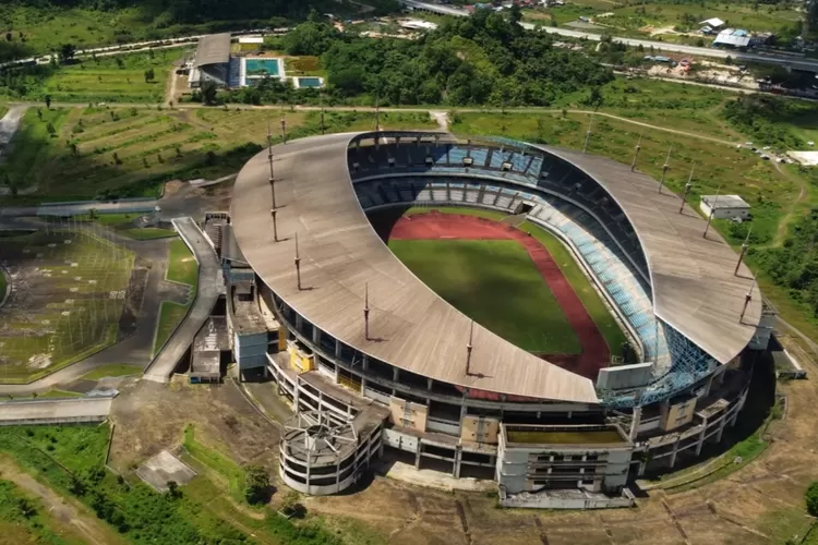 Stadion Seharga Rp800 Miliar Di Samarinda Ini Sempat Terbengkalai ...