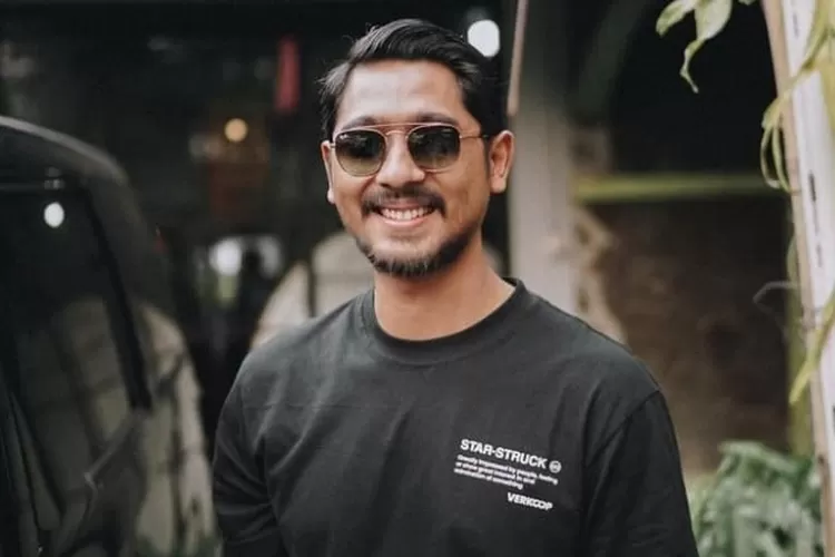 Profil Dan Biodata Arya Saloka Pemeran Lebas Di Serial Gadis Kretek