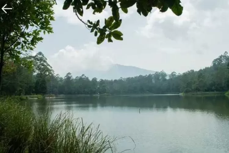 Mata air Citarum, Situ Cisanti, Bandung. Penelitian terbaru mengungkap sisi spiritual Prabu Siliwangi di mata air Citarum. Tapa dan penyucian diri yang ia lakukan bukan sekadar ritual, tapi pencarian makna hidup dan kebenaran Islam. (Traveloka)