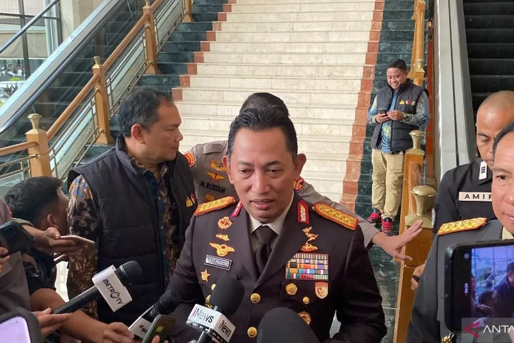 Kepala Kepolisian Republik Indonesia (Kapolri) Jenderal Pol Listyo Sigit Prabowo ditemui usai Rapat Koordinasi Nasional (Rakornas) Sentra Penegakan Hukum Terpadu (Gakkumdu) di Jakarta, Senin (27/11/2023). (ANTARA/Fath Putra Mulya) 