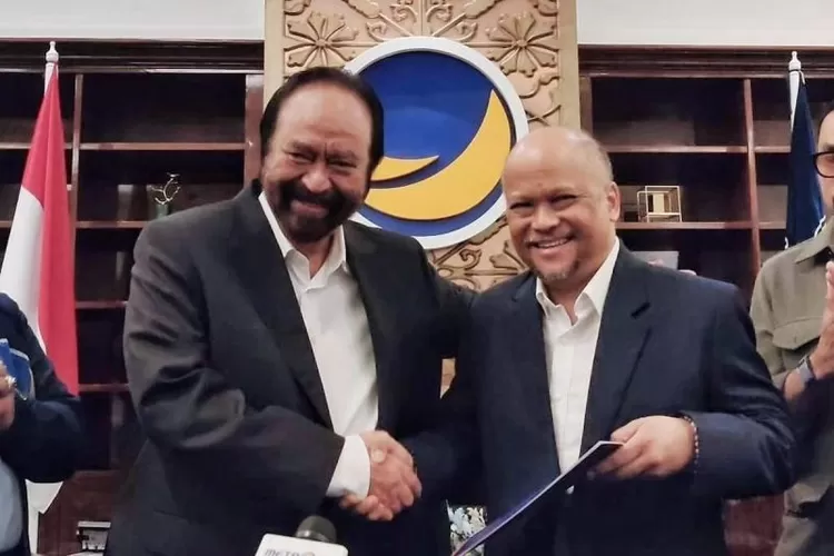  Ketua Umum Partai NasDem Surya Paloh (kiri) bersama putra presiden ke-3 RI B.J. Habibie, Ilham Akbar Habibie, di NasDem Tower, Jakarta, Kamis (6/6/2024). ANTARA/Instagram/@official_nasdem/Rio Feisal