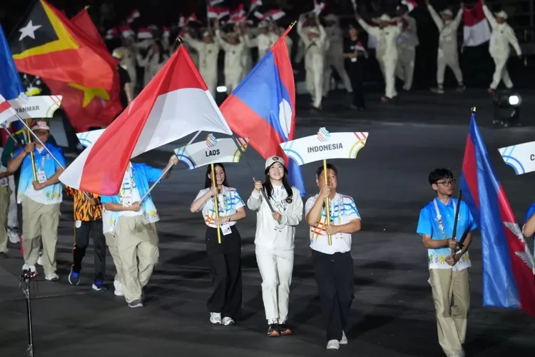SEA Games 2025 Thailand resmi berakhir, acara closing ceremony yang berlangsung di Stadion Rajamangala, Bangkok, Thailand pada Sabtu (20/12) malam berlangsung meriah dengan perpaduan musik, cahaya, dan ritual tradisi yang menegaskan berakhirnya pesta olahraga terbesar di Asia Tenggara tersebut. (Foto: Dok. Kemenpora)