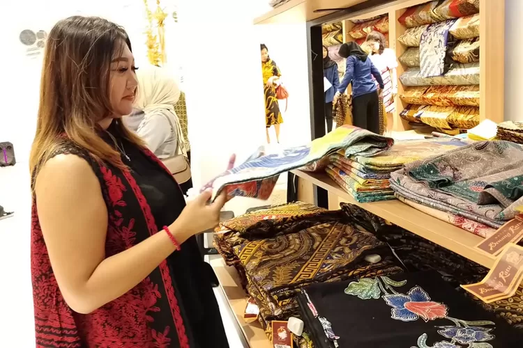 Pusat Grosir Batik Benang Ratu Yogyakarta menyelenggarakan Grand Opening di lokasi baru yang beralamat di Jl. Gedongkuning Selatan KD IX nomor 01/42, Banguntapan, Bantul Yogyakarta Sabtu, 24 Februari 2024. (Hartanto Ardi)