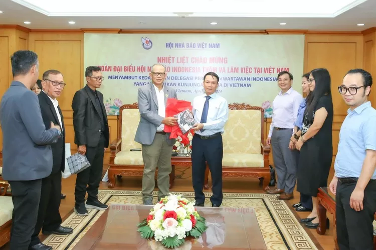 Kunjungan ke Vietnam, PWI bahas Tantangan dan Perkembangan Media dengan VJA