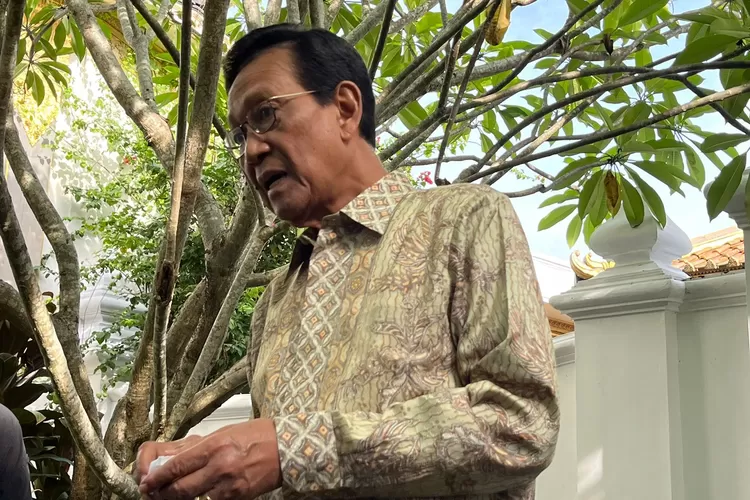 Gubernur Daerah Istimewa Yogyakarta (DIY), Sri Sultan Hamengku Buwono X, menggunakan hak pilihnya