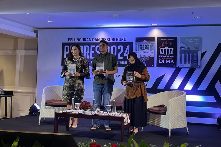 Peluncuran tiga buku yang bertajuk 'Pilpres 2024 Antara Hukum, Etika dan Pertimbangan Psikologis' di Yogyakarta