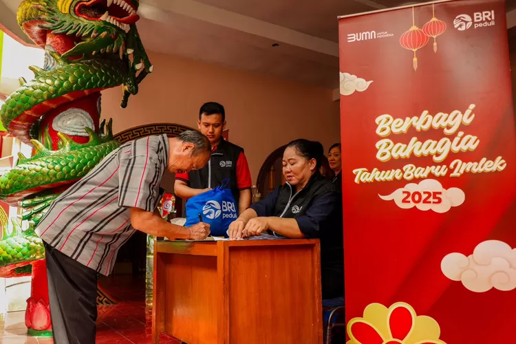 BRI Peduli Salurkan 2.000 Paket Sembako untuk Warga di Tangerang dan Singkawang