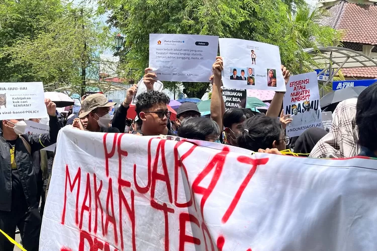 Ribuan Mahasiswa Jogja Gelar Aksi Demonstrasi di Sepanjang Kawasan Malioboro.