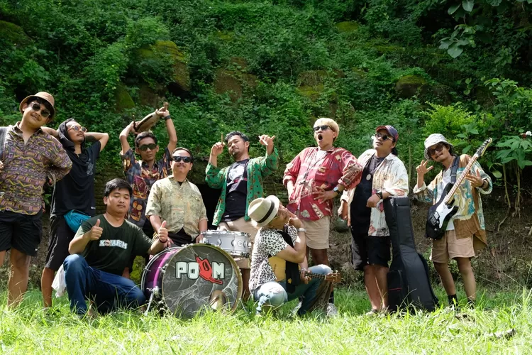 Grup musik Poem Bengsing dalam album konsep bertajuk 
