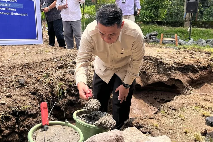 Wakil Menteri Desa dan Pembangunan Daerah Tertinggal, Ahmad Riza Patria menghadiri acara groundbreaking atau peluncuran pembangunan dapur Satuan Pelayanan Pemenuhan Gizi (SPPG) di Sleman.