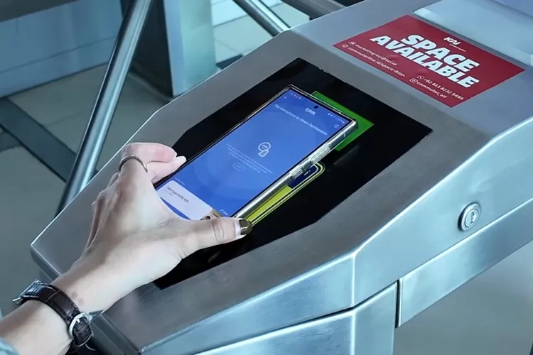 Dukung akselerasi sistem pembayaran digital, Bank Mandiri hadirkan QRIS Tap Livin&rsquo; di Yogyakarta untuk transaksi nontunai Damri dan KRL.