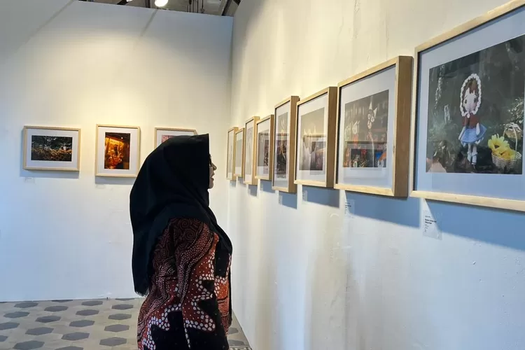 Ratusan karya foto dengan ragam visual kuat menghiasi lobi Gedung Militaire Societeit Taman Budaya Yogyakarta (TBY) dalam Pameran Fotografi Rana Budaya #3, Kamis (4/9/2025).  (Dok.)