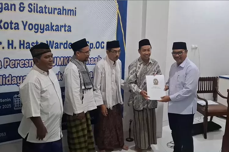 Wali Kota Yogyakarta, Hasto Wardoyo, melakukan safari subuh di Masjid Nurul Hidayah di RW 07 Pathuk, Ngampilan, Yogyakarta, pada Senin (8/9/2025).  (Dok.)