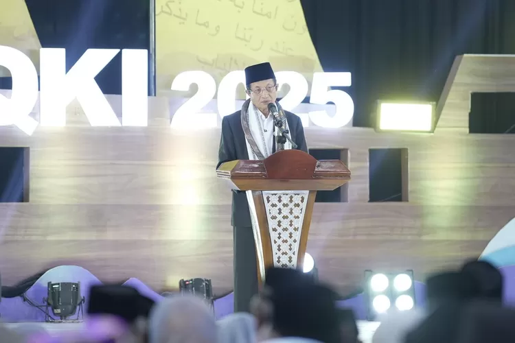 Menag Nasaruddin Umar buka MQK Internasional 2025 di Wajo, ajak santri dunia rawat lingkungan dan hentikan perang demi perdamaian.