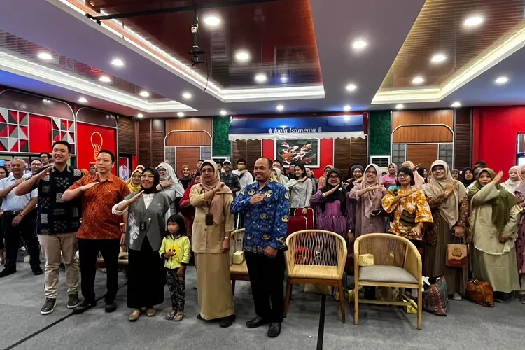 Asosiasi Pengusaha Ritel Indonesia (Aprindo) DIY menggelar diskusi bersama sejumlah pelaku retail dan UMKM di Qhomemart, Kapanewon Banguntapan, Bantul, Senin (10/11/2025). (dok.)