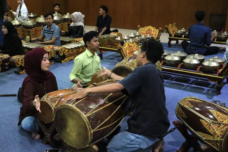 Lokakarya alat musik tradisional bertajuk &ldquo;Belajar dari Nada Nusantara&rdquo; yang menjadi bagian dari rangkaian kegiatan Jalin Nada Nusantara Selendang Sutera 2025. (Dok.)
