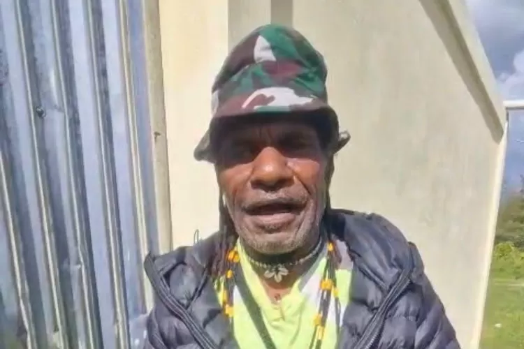 Kepala Suku Omarekma yang membawahi wilayah Asologaima, Piramid, dan Silokarno Doga, Marinus Tabuni, mengajak seluruh masyarakat untuk menjaga keamanan dan ketertiban. (Dok.)