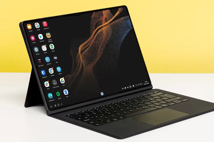 Samsung Galaxy Tab S8 Ultra 5G mengklaim dirinya sebagai standar baru tablet android masa kini, benar atau tidak tentu saja perlu dicoba !*