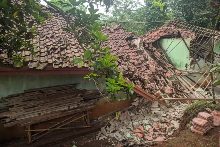 Tiga Rumah Rusak Diterjang Bencana Alam Di Pamarican Dan Rajadesa ...