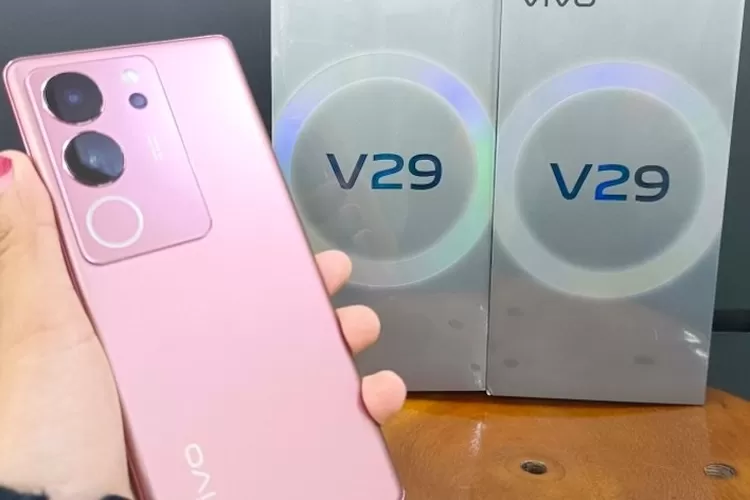 Vivo V29 5G juga layak Anda pertimbangkan untuk rekomendasi HP November. Dimana HP ini merupakan yang paling baru.*