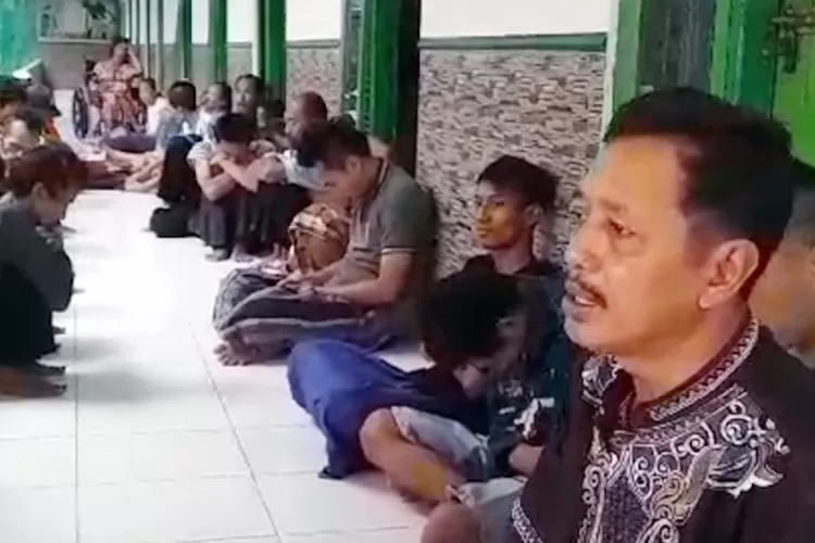 Pimpinan&nbsp;Rehabilitasi Sosial Gangguan Jiwa dan Narkoba Tanbihul Ghofilin, Cilacap, Jawa Tengah, Jasono mengeluhkan sikap Satgantar Dinas Sosial Bandung.*&nbsp; (Tangkapan layar video WhatsApp Group)