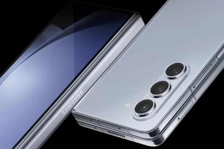 Samsung Galaxy Z Fold5 Hadir mengusung layar Dynamic AMOLED 2x berukuran 7,6 inci yang mendukung refresh rate 120 Hz dan HDR10+.*