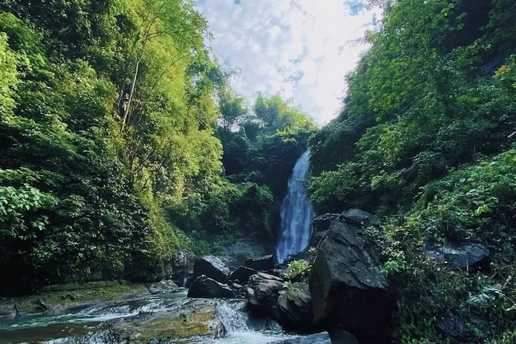 Menjelajahi Pesona Air Terjun Antrokan: Surga Tersembunyi di [Nama Daerah]